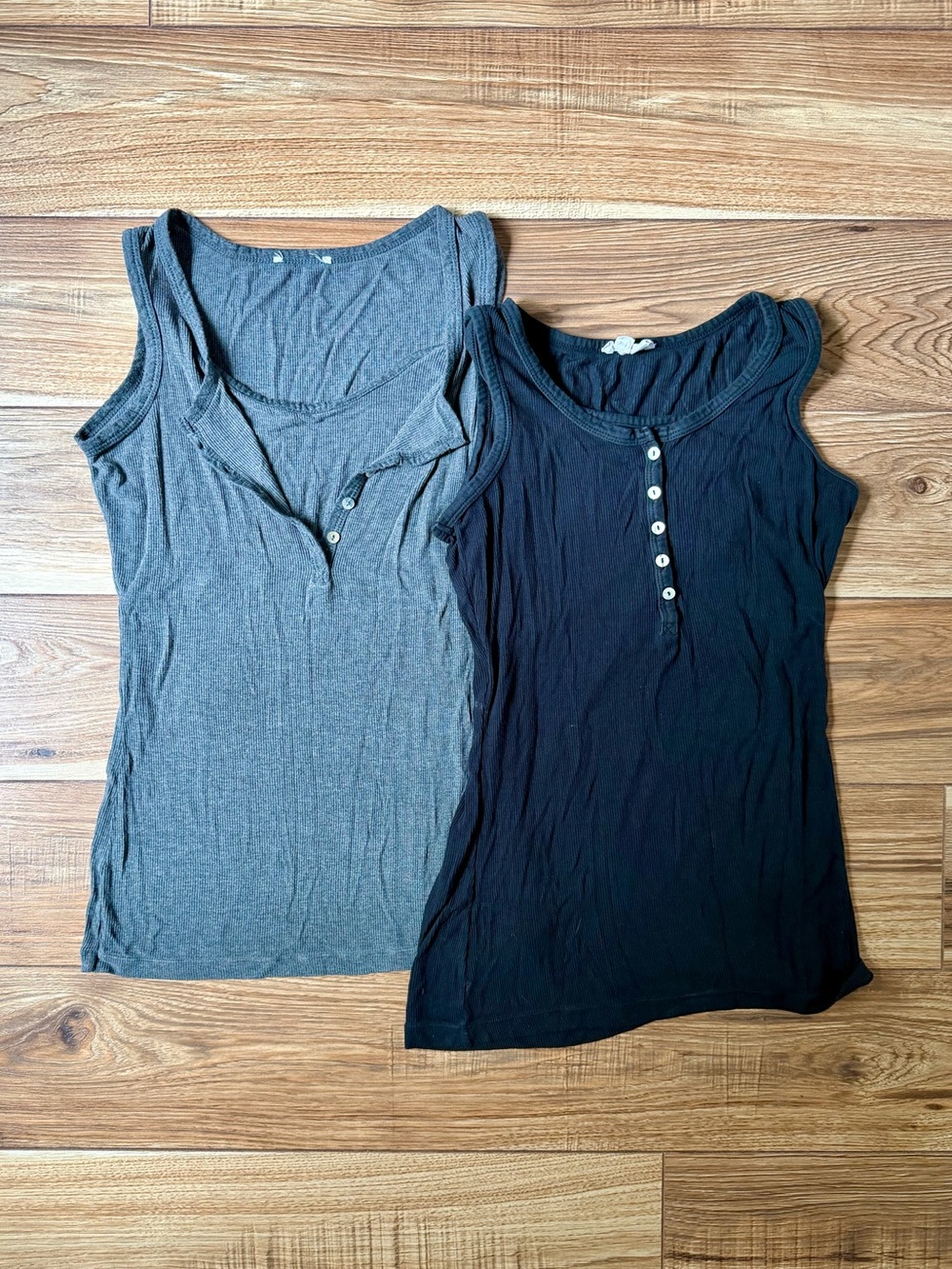 Ingrid and Isabel Maternity/Nursing Women’s Henley Tank Top — Gray and Black